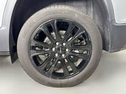 Used 2023 GMC Acadia SLE w/ Driver Convenience Package image 34