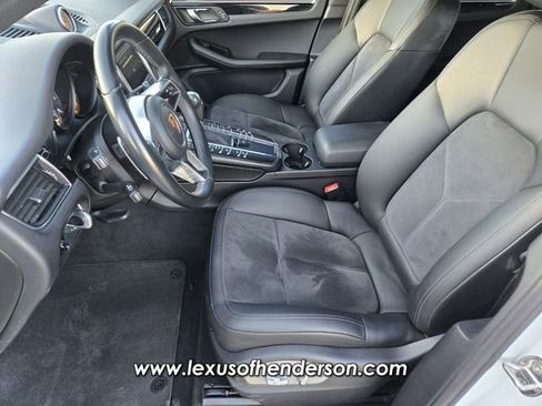 Used 2018 Porsche Macan Base image 10