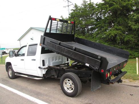 Used 2007 Chevrolet Silverado 2500 LT w/ 2LT Convenience Package AWD/4WD image 3