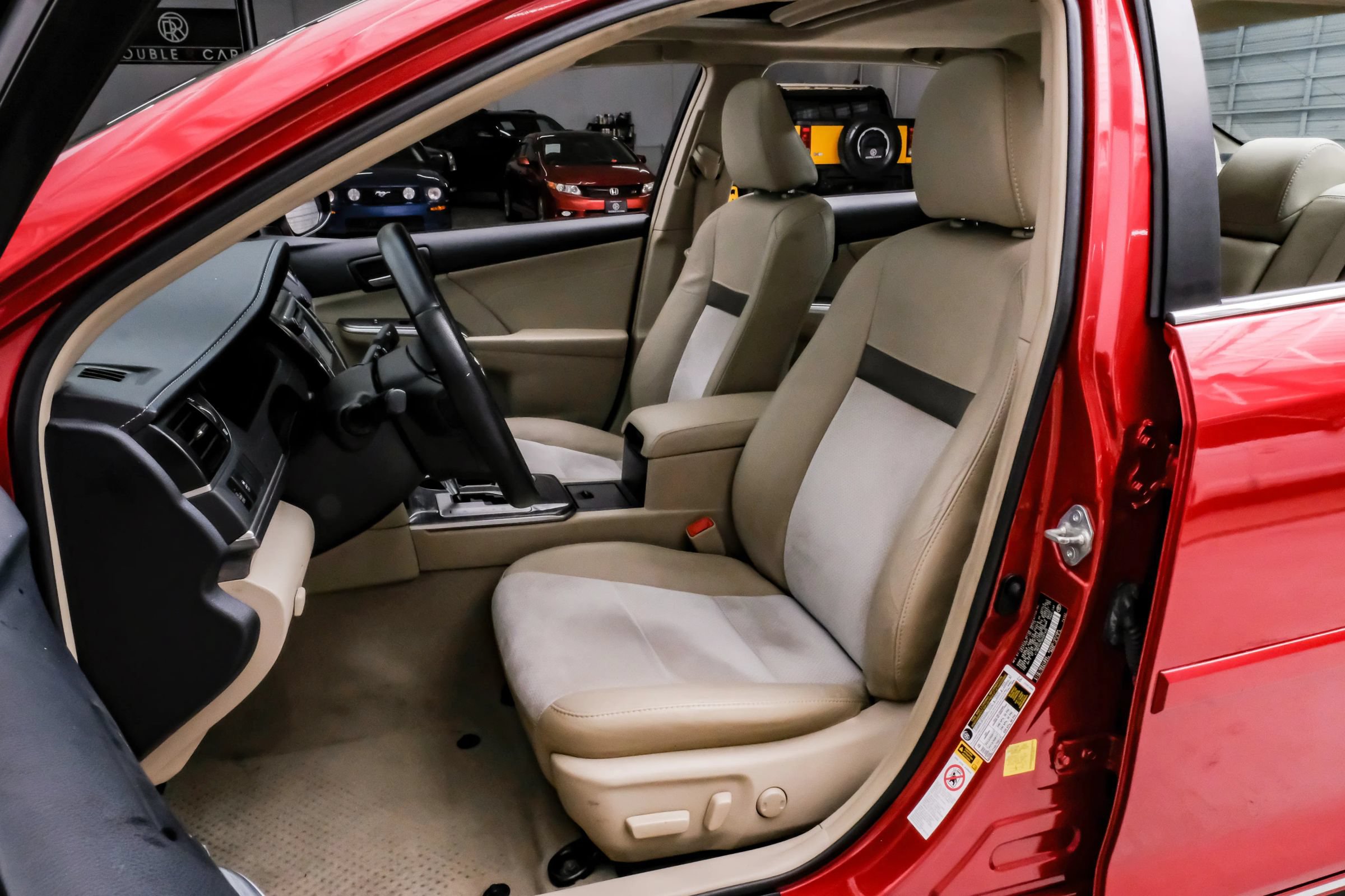 Used 2013 Toyota Camry XLE w/ Leather Pkg FWD image 31