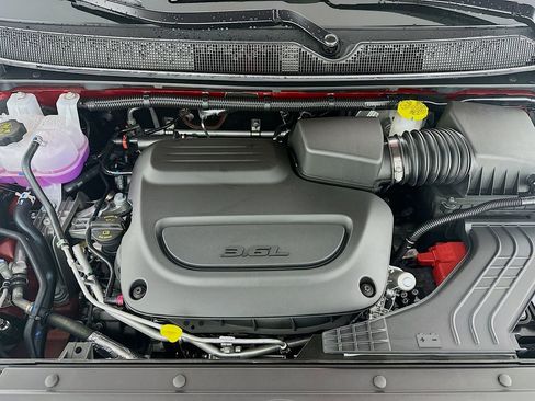 New 2026 Chrysler Pacifica Limited w/ Uconnect Theater Family Group image 18