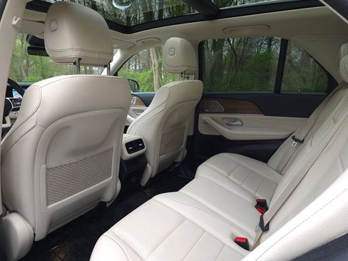 Used 2023 Mercedes-Benz GLE 350 4MATIC w/ AMG Line Exterior image 14