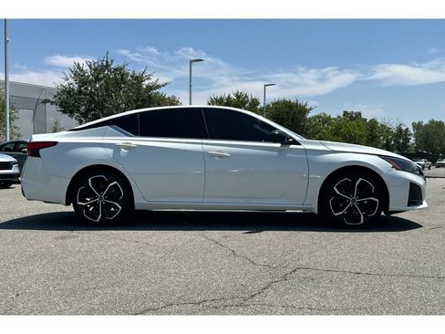 Used 2023 Nissan Altima 2.5 SR w/ SR Premium Package FWD image 7