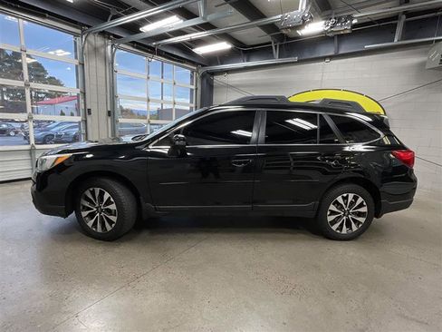 Used 2015 Subaru Outback 3.6R Limited image 2