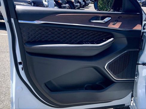 Certified 2025 Jeep Grand Cherokee Summit AWD/4WD image 21