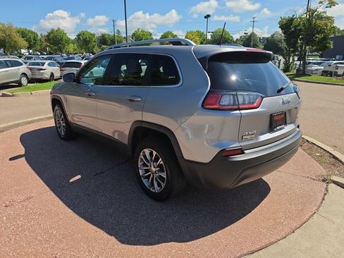 Used 2020 Jeep Cherokee Latitude Plus w/ Cold Weather Group AWD/4WD image 3