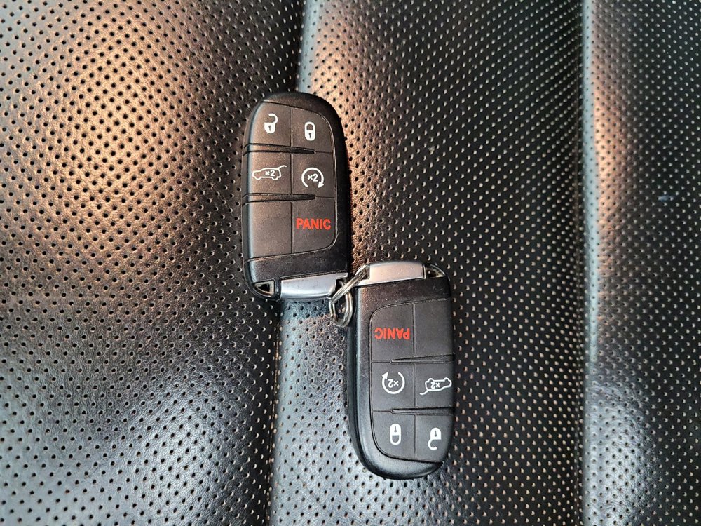 Used 2020 Jeep Grand Cherokee Limited w/ Luxury Group II AWD/4WD image 32