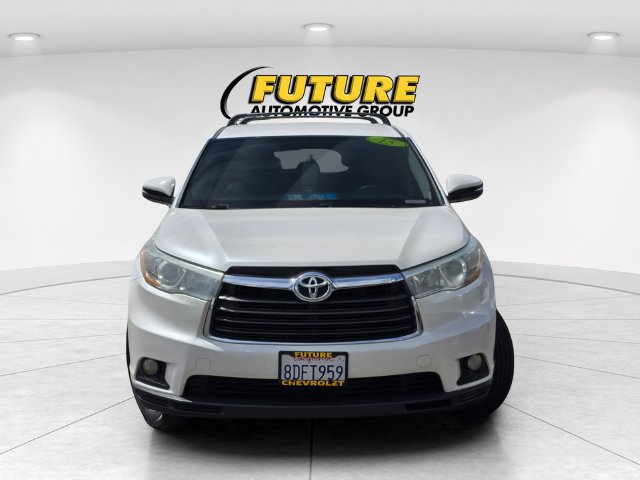 Used 2015 Toyota Highlander LE FWD image 2