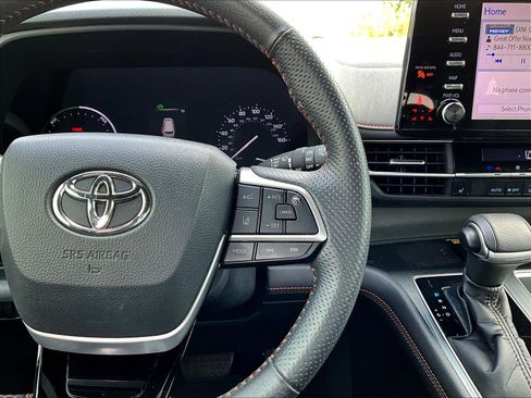 Used 2021 Toyota Sienna XSE w/ XSE Plus Package FWD image 12