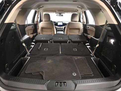 Used 2022 Ford Explorer XLT image 21