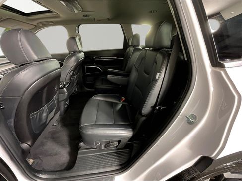 Used 2024 Kia Telluride S w/ S Sunroof Package FWD image 22