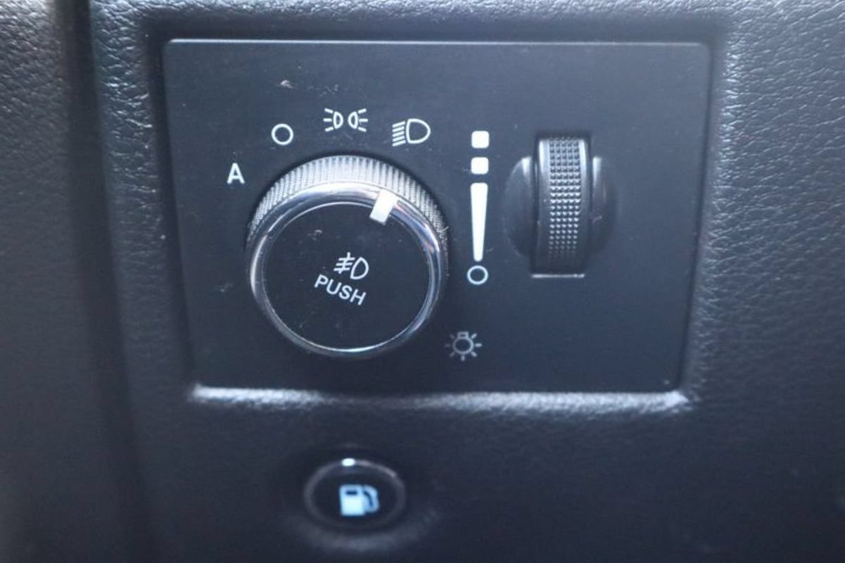 Used 2019 Jeep Grand Cherokee Limited AWD/4WD image 29