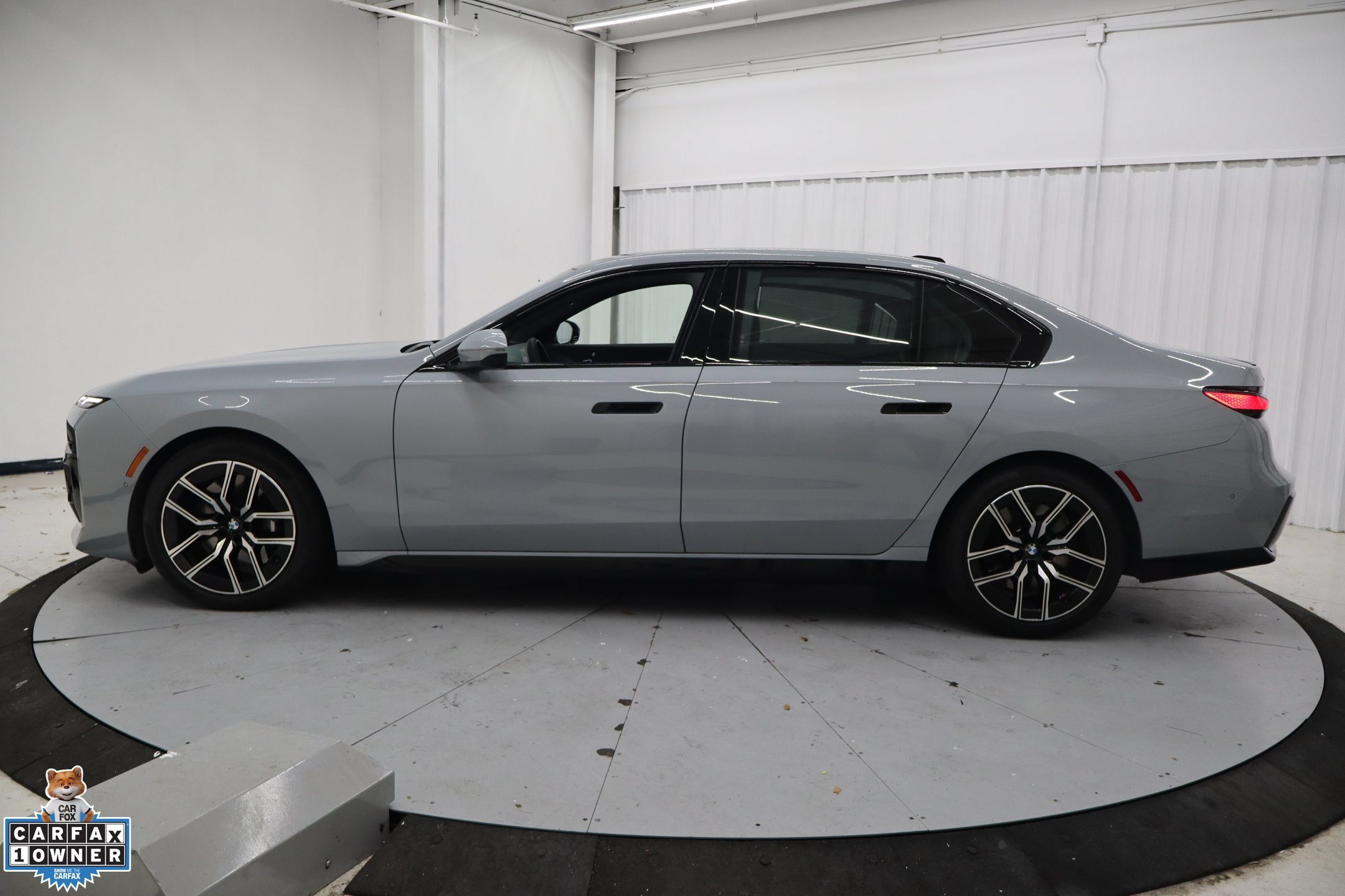Used 2026 BMW 740i xDrive AWD/4WD image 7