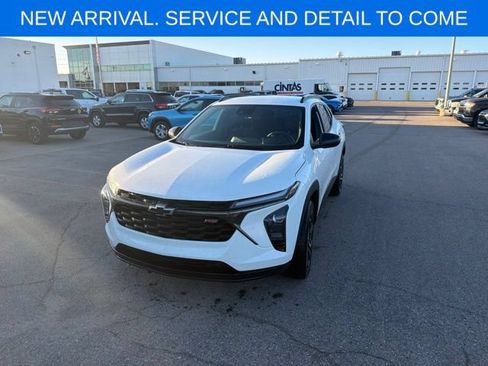 Used 2024 Chevrolet Trax RS w/ Driver Confidence Package FWD image 1
