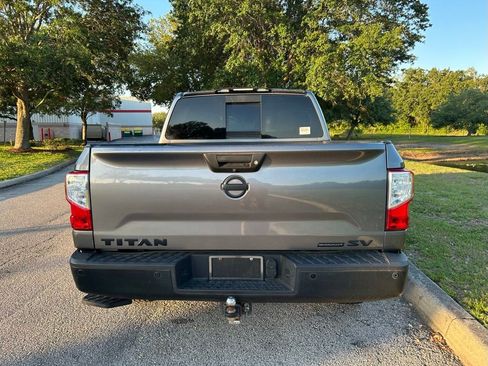 Used 2018 Nissan Titan SV w/ SV Convenience Package RWD image 5
