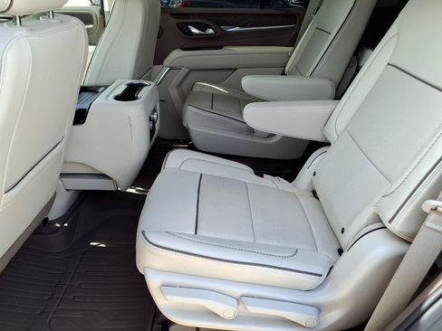 Used 2023 GMC Yukon Denali RWD image 10