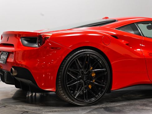 Used 2018 Ferrari 488 GTB RWD image 16