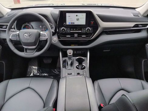 Certified 2026 Toyota Highlander XLE AWD/4WD image 15