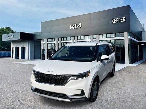 Certified 2024 Kia Carnival LX image 1