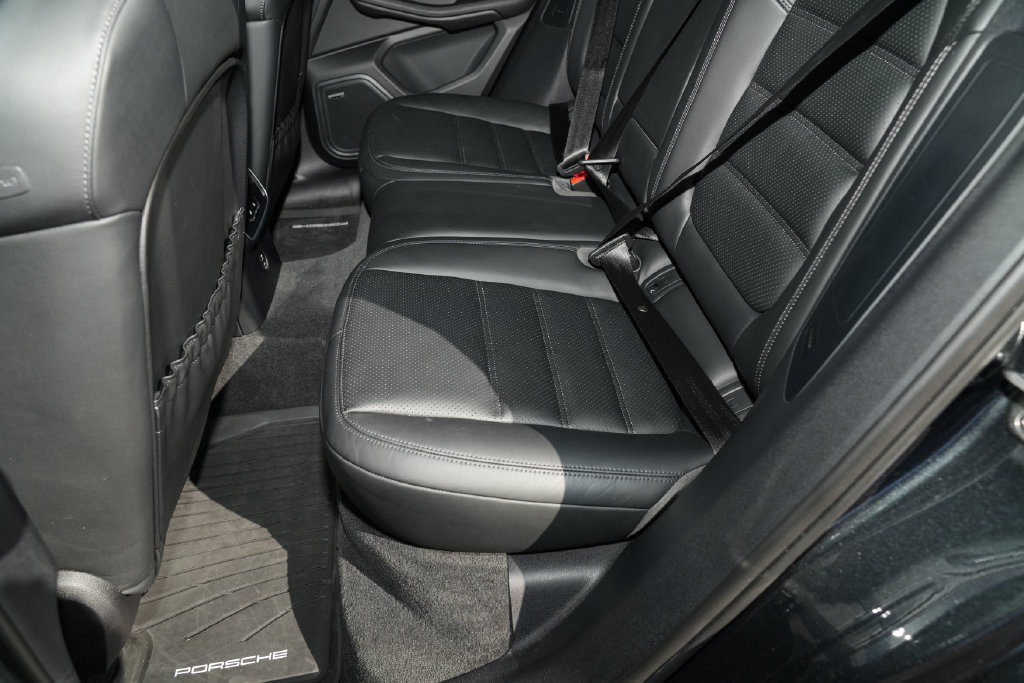 Certified 2026 Porsche Macan AWD/4WD image 33