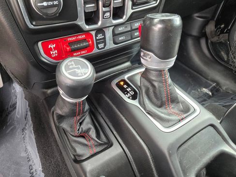 Used 2021 Jeep Wrangler Unlimited Rubicon AWD/4WD image 17