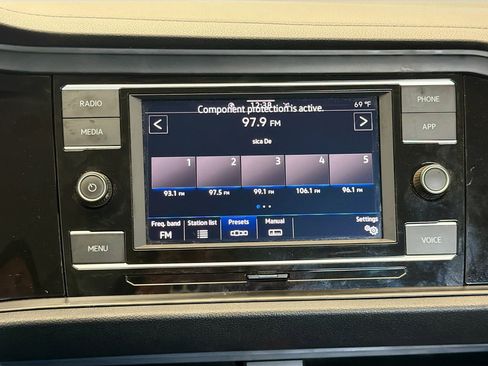 Used 2021 Volkswagen Jetta S image 9