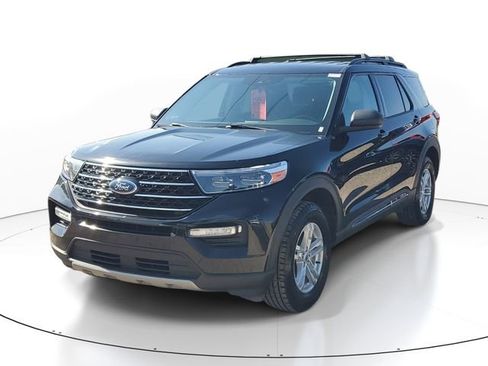 Used 2021 Ford Explorer XLT w/ Equipment Group 202A AWD/4WD image 2