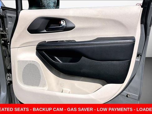 Used 2023 Chrysler Pacifica Touring-L image 25