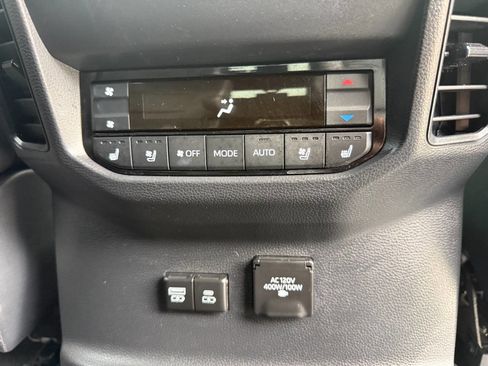 Used 2024 Toyota Sequoia Platinum AWD/4WD image 30