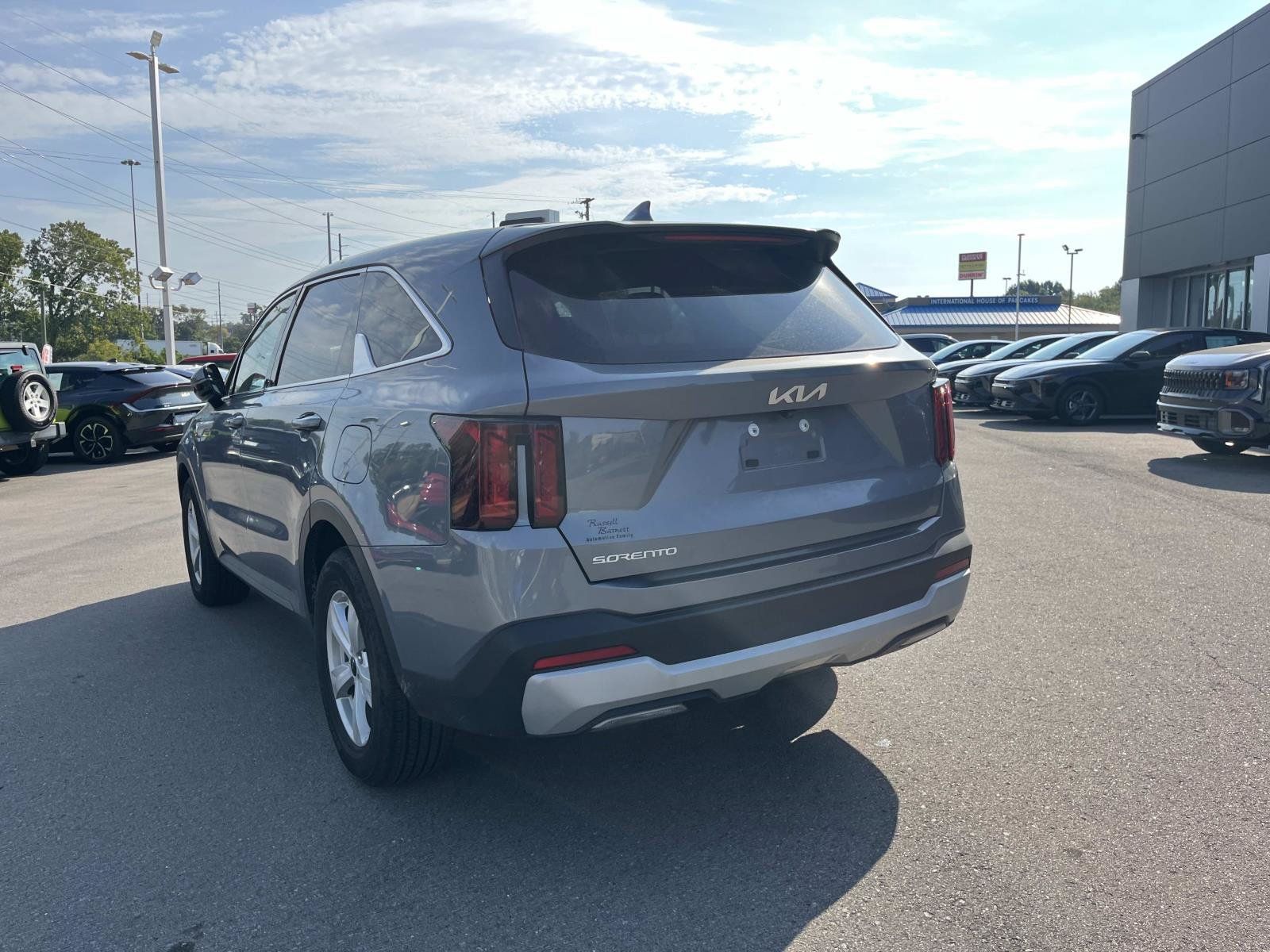 Used 2025 Kia Sorento LX FWD image 5