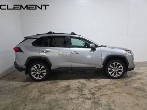 Used 2021 Toyota RAV4 XLE Premium FWD image 6