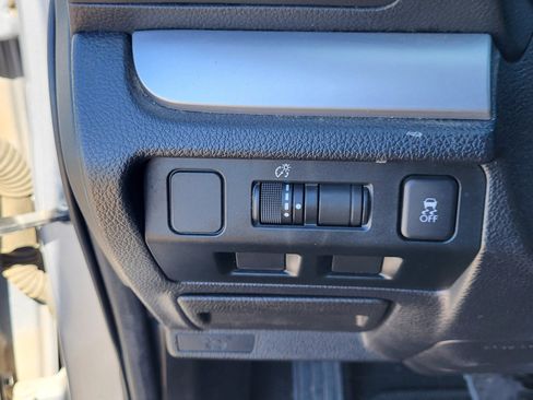 Used 2017 Subaru Forester 2.5i w/ Alloy Wheel Package image 36