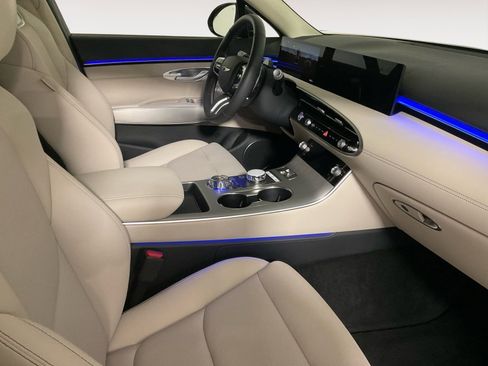 Used 2026 Genesis GV70 2.5T Select image 15