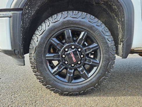 Used 2024 GMC Sierra 2500 AT4 w/ Technology Package AWD/4WD image 11