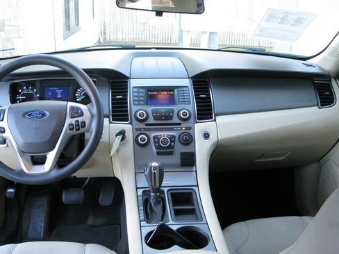 Used 2013 Ford Taurus SE image 27