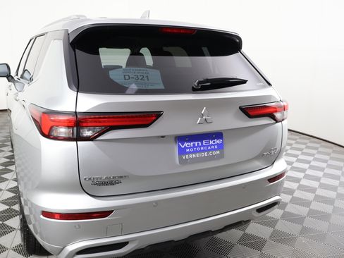 Used 2024 Mitsubishi Outlander SEL AWD/4WD image 15
