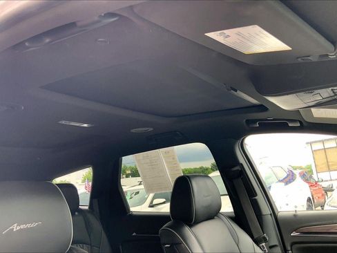 Used 2022 Buick Enclave Avenir w/ Avenir Technology Package AWD/4WD image 28