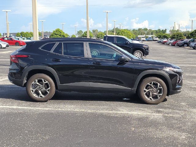Used 2025 Chevrolet Trax LT w/ Driver Confidence Package FWD image 8