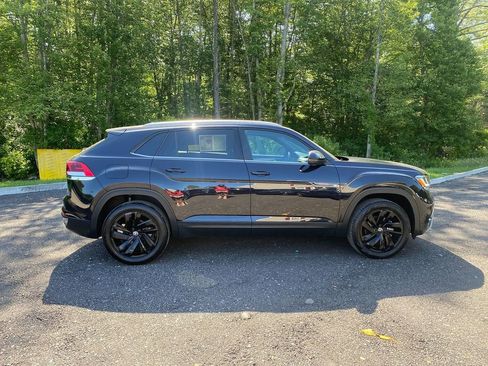 Used 2022 Volkswagen Atlas Cross Sport SE image 4