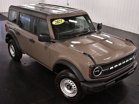 Used 2025 Ford Bronco 4-Door AWD/4WD image 11