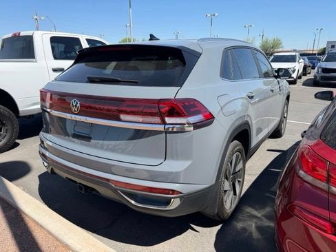 Used 2024 Volkswagen Atlas Cross Sport SE FWD image 3