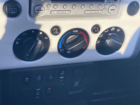 Used 2014 Toyota FJ Cruiser 4WD image 24