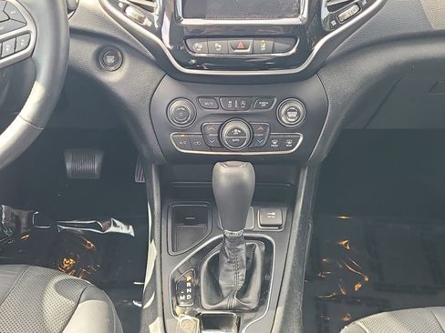 Used 2019 Jeep Cherokee Limited w/ Technology Group FWD image 15