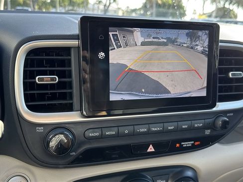 Used 2022 Hyundai Venue Limited image 49