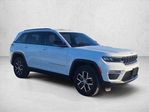 Used 2024 Jeep Grand Cherokee Limited AWD/4WD image 3