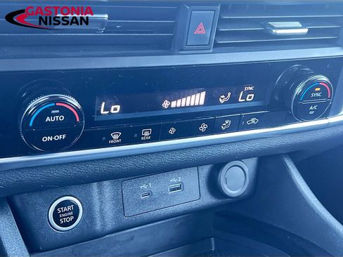 Used 2023 Nissan Rogue SV FWD image 19