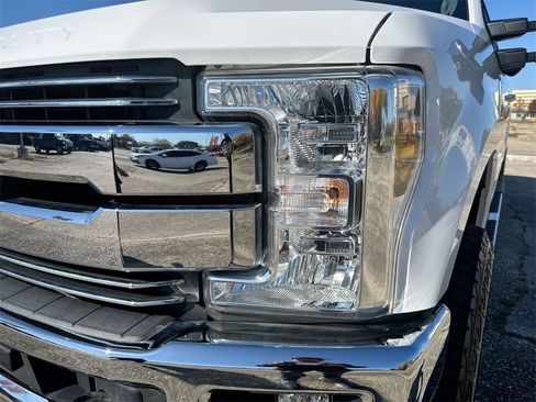 Used 2019 Ford F350 Lariat w/ Chrome Package image 10