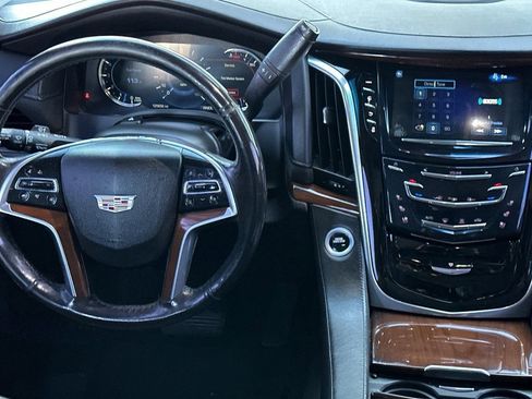 Used 2019 Cadillac Escalade 2WD 4dr image 26