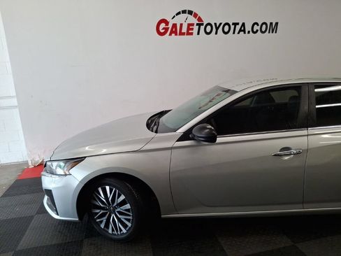 Used 2024 Nissan Altima 2.5 SV FWD image 5