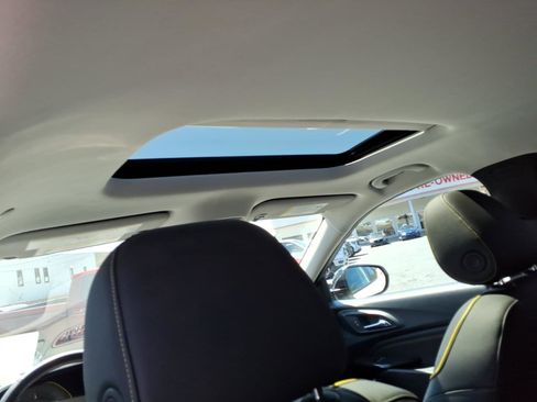 Certified 2024 Chevrolet Trax ACTIV w/ Sunroof Package image 11